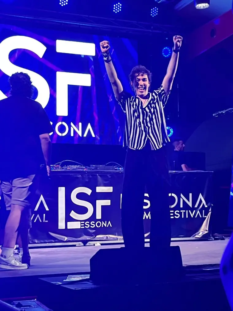 Michael De Leo celebrating on stage after winning the Lessona Summer Festival DJ contest